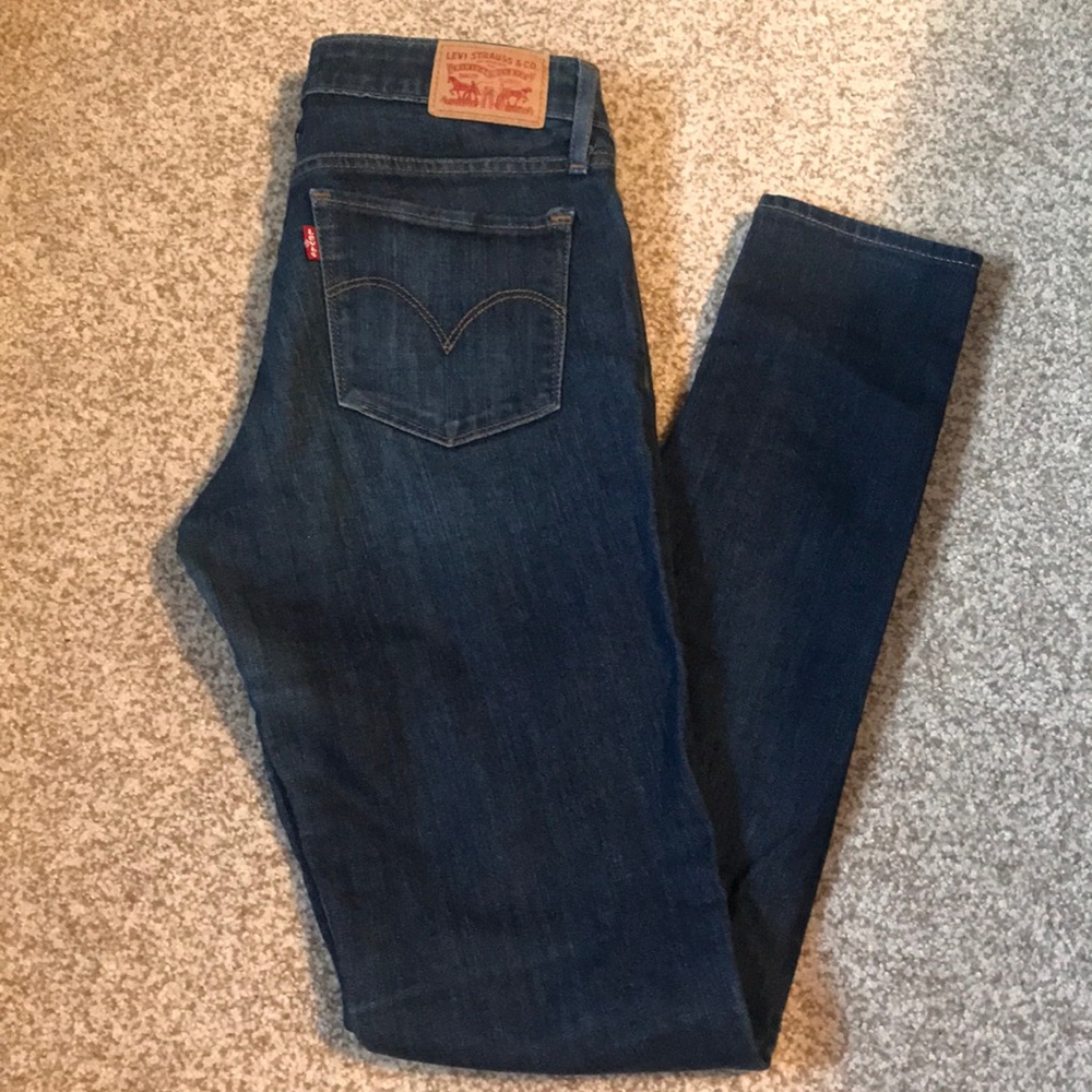 Levi 711 skinny dark wash jeans